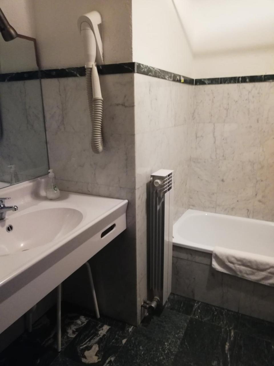 Hotel Tavernier Κουρμαγιέρ Εξωτερικό φωτογραφία