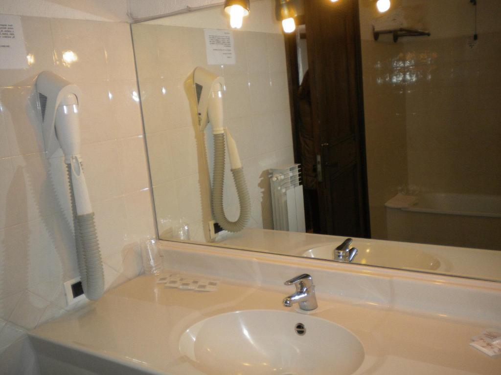 Hotel Tavernier Κουρμαγιέρ Εξωτερικό φωτογραφία